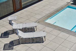 Multistone Center - Természetes vagy technikai kő? Tervezői szempontok a jó választáshoz