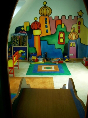 Gyermekszoba a tetőtérben - falfestmény